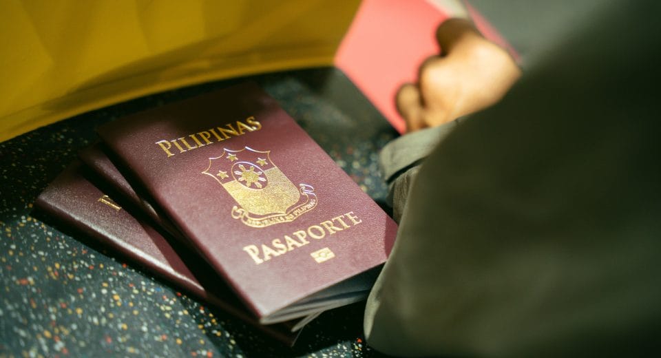 Закордонний паспорт: скільки триває оформлення в Україні