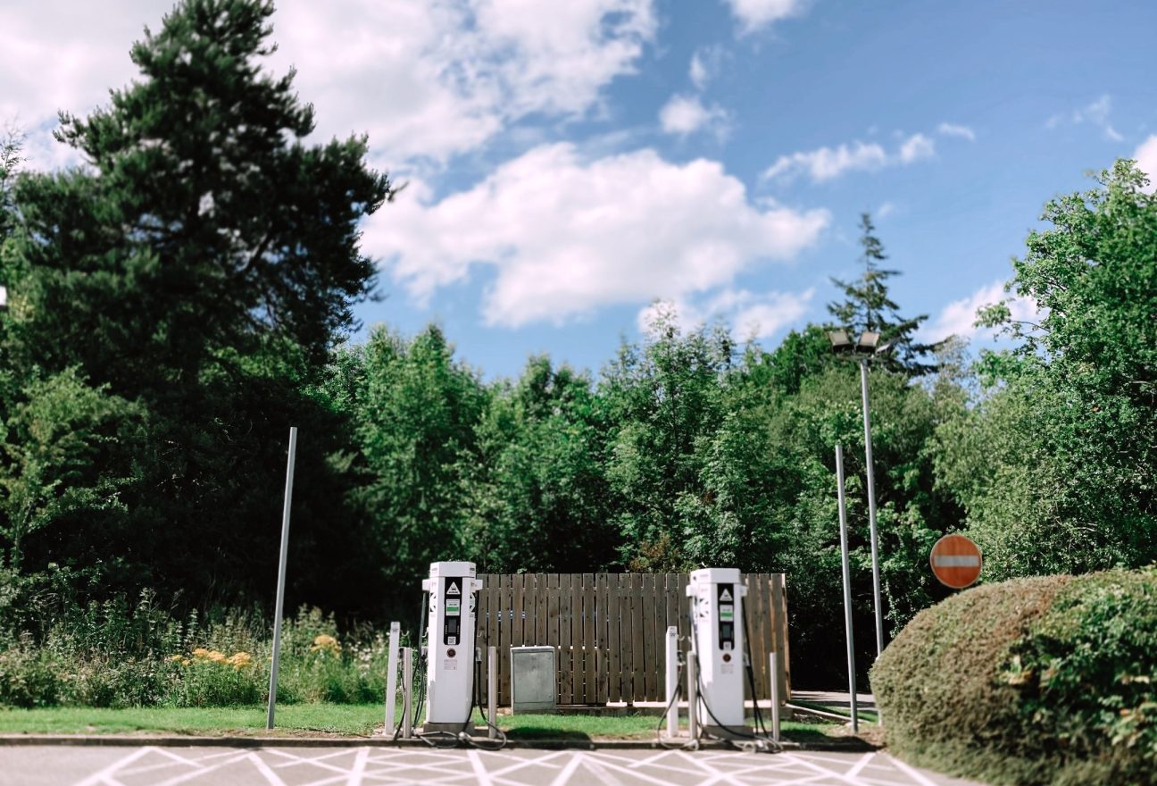 Скільки коштує електромобіль - зарядна станція для електрокара