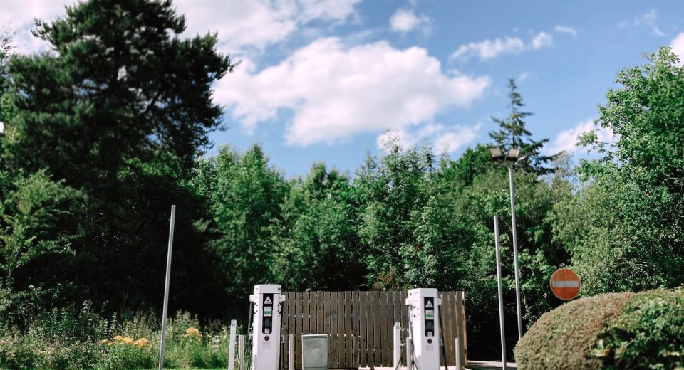 Скільки коштує електромобіль - зарядна станція для електрокара