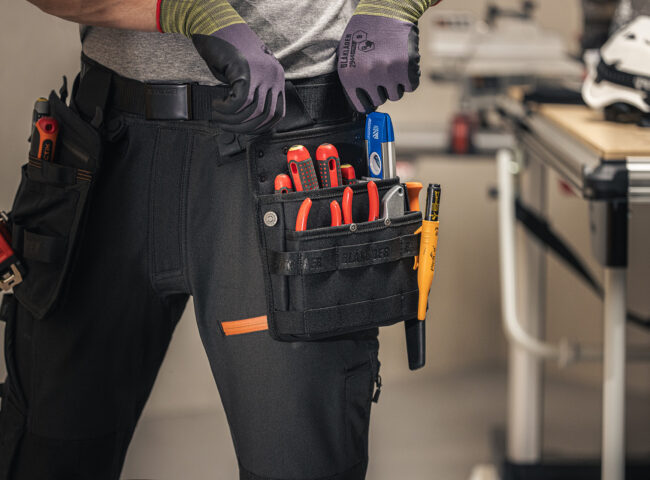 Фото: © Blåkläder. Офіційний пресархів, Media Use. Знімна кишеня Blåkläder ToolRig з інструментами на робочих штанах